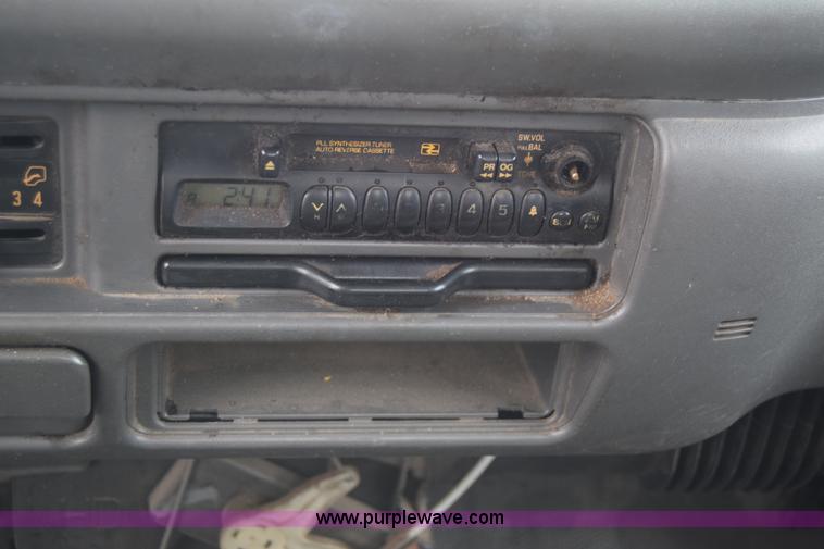 image for item K7343 1997 Isuzu NPR flatbed truck