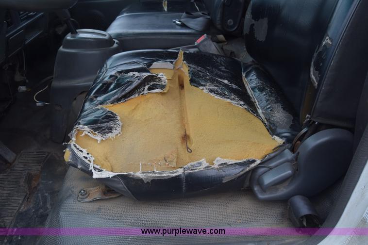 image for item K7343 1997 Isuzu NPR flatbed truck