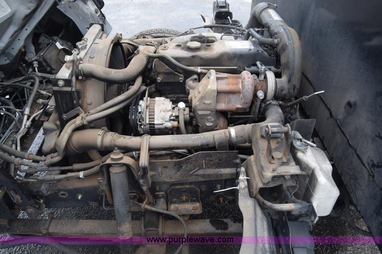 image for item K7343 1997 Isuzu NPR flatbed truck