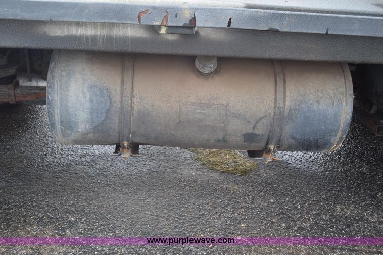 image for item K7343 1997 Isuzu NPR flatbed truck