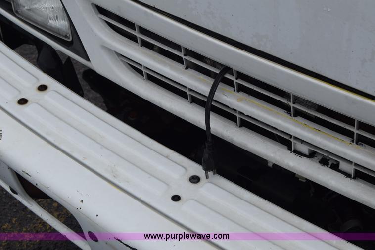 image for item K7343 1997 Isuzu NPR flatbed truck