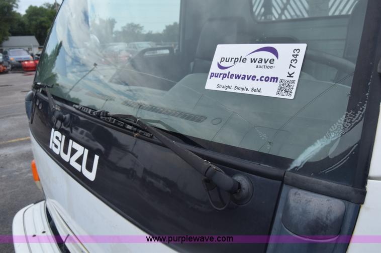 image for item K7343 1997 Isuzu NPR flatbed truck