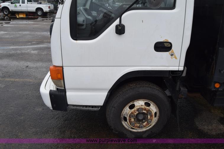 image for item K7343 1997 Isuzu NPR flatbed truck