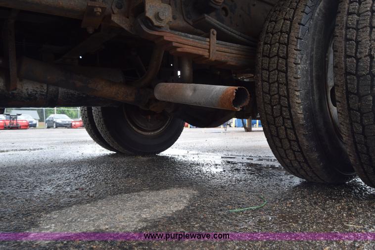 image for item K7343 1997 Isuzu NPR flatbed truck