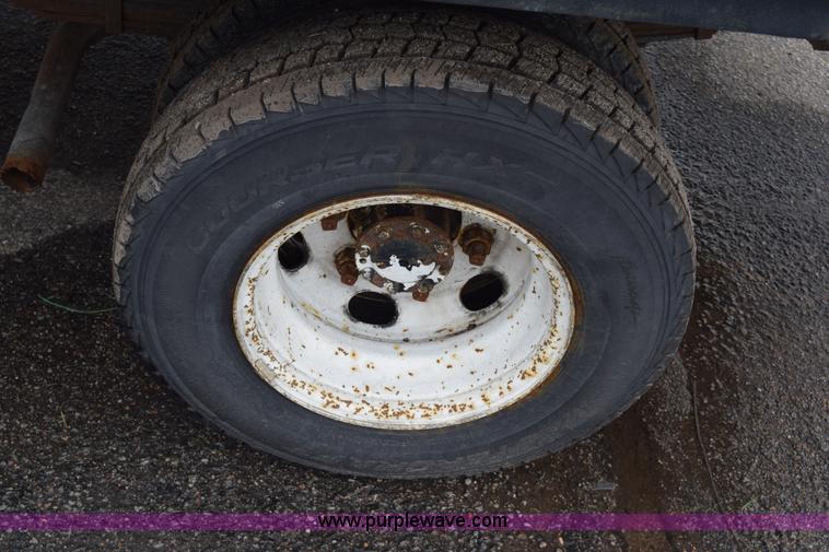 image for item K7343 1997 Isuzu NPR flatbed truck