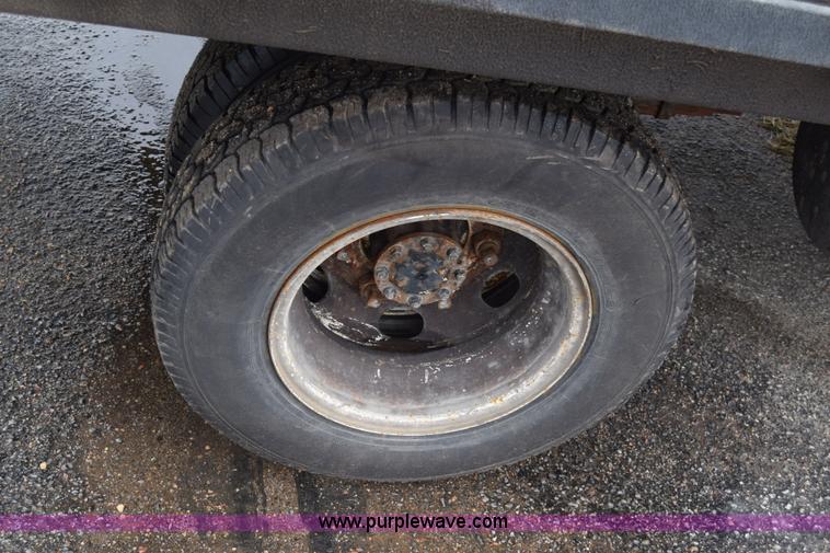 image for item K7343 1997 Isuzu NPR flatbed truck