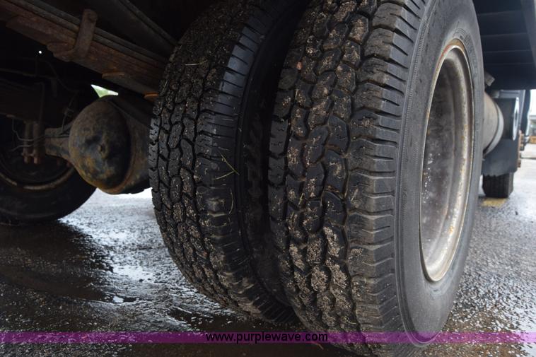 image for item K7343 1997 Isuzu NPR flatbed truck