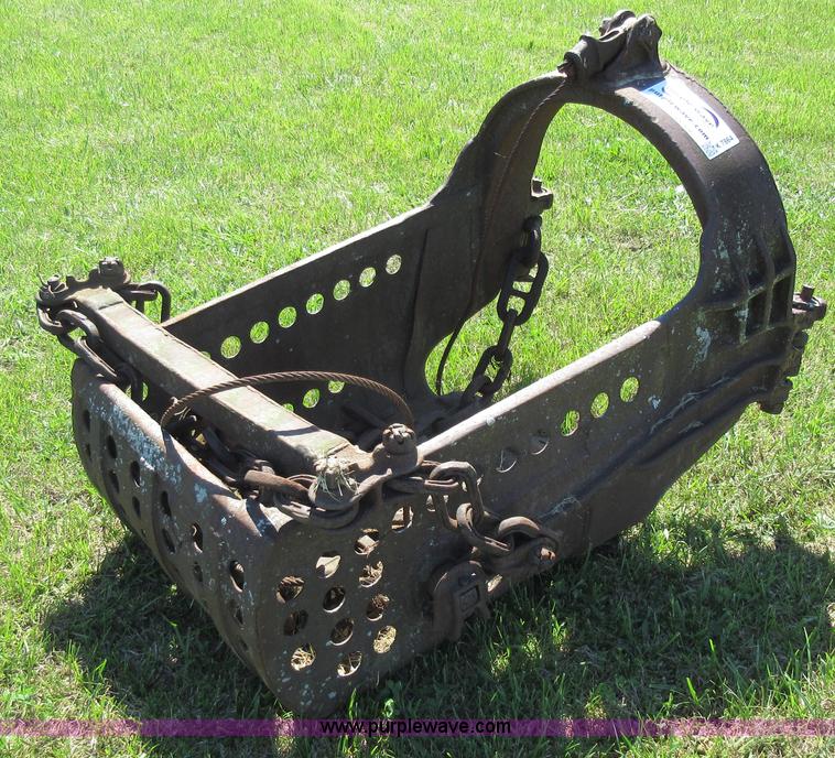 Hendrix drag bucket in Liberty, MO Item K7864 sold Purple Wave