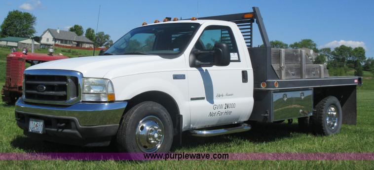 image for item K7868 2002 Ford F350 flatbed pickup truck