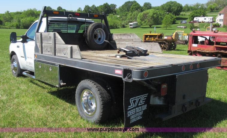 image for item K7868 2002 Ford F350 flatbed pickup truck