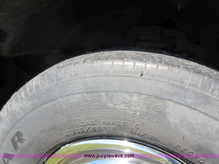 image for item K7868 2002 Ford F350 flatbed pickup truck