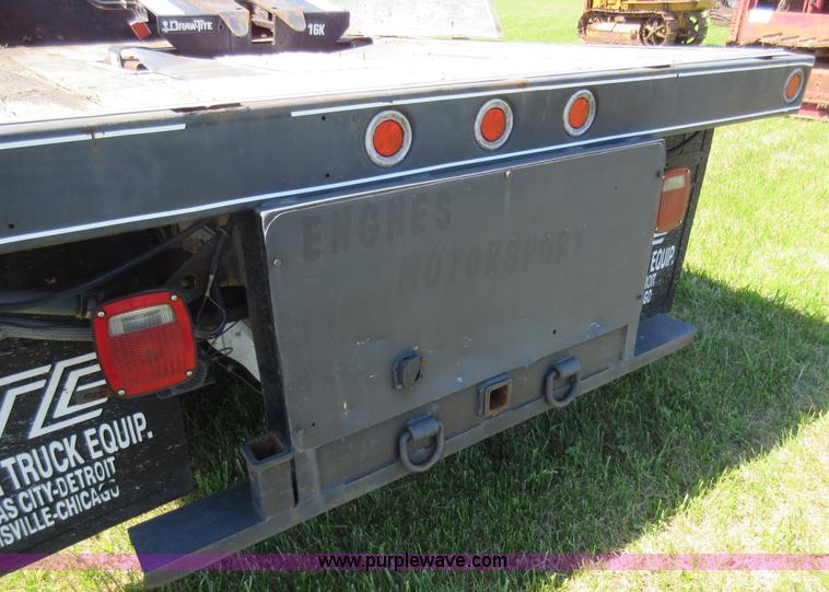 image for item K7868 2002 Ford F350 flatbed pickup truck