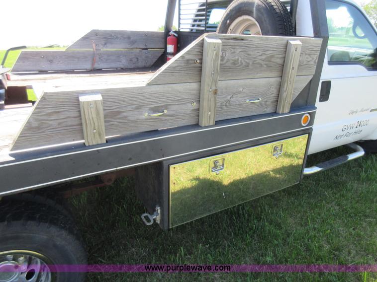 image for item K7868 2002 Ford F350 flatbed pickup truck