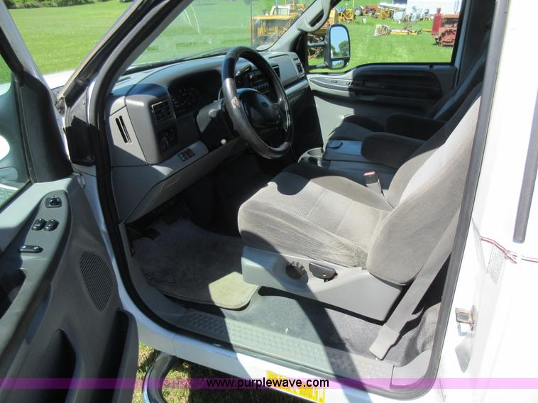 image for item K7868 2002 Ford F350 flatbed pickup truck