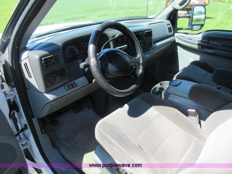 image for item K7868 2002 Ford F350 flatbed pickup truck