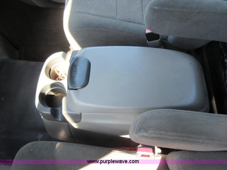 image for item K7868 2002 Ford F350 flatbed pickup truck