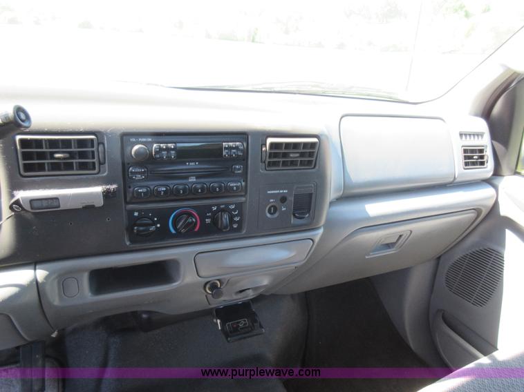 image for item K7868 2002 Ford F350 flatbed pickup truck