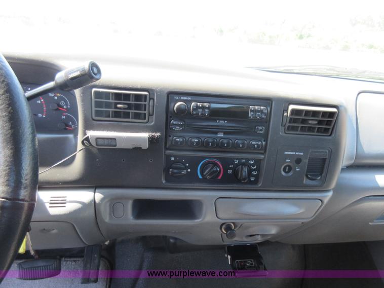 image for item K7868 2002 Ford F350 flatbed pickup truck