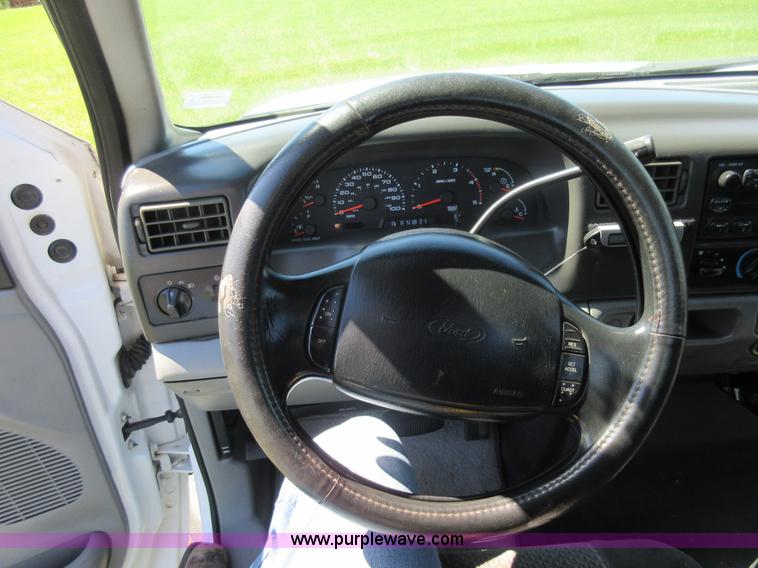 image for item K7868 2002 Ford F350 flatbed pickup truck