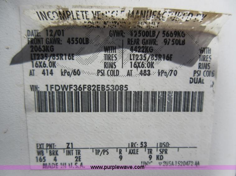 image for item K7868 2002 Ford F350 flatbed pickup truck