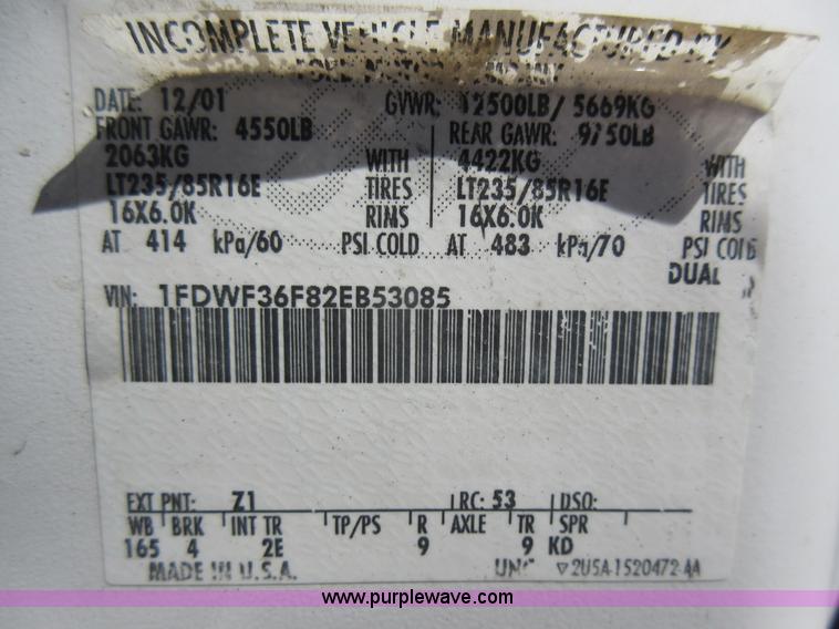 image for item K7868 2002 Ford F350 flatbed pickup truck