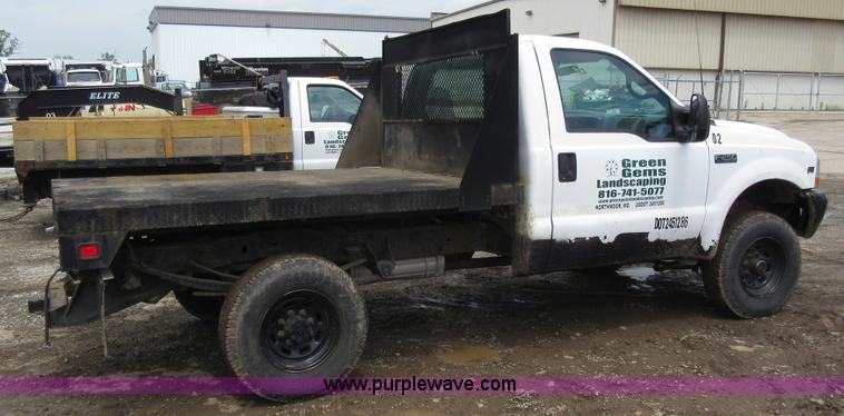 image for item K7869 2002 Ford F250 Super Duty flatbed pickup truck