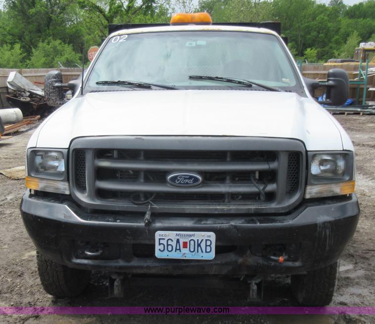 image for item K7869 2002 Ford F250 Super Duty flatbed pickup truck