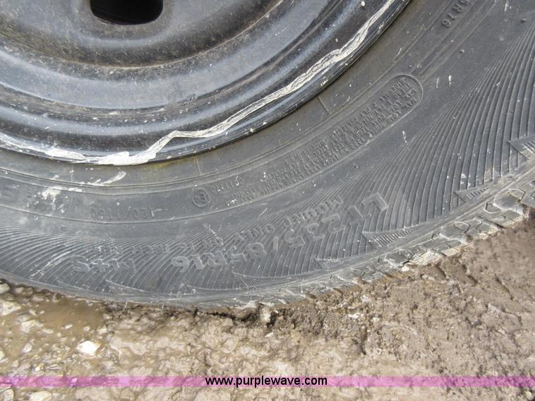 image for item K7869 2002 Ford F250 Super Duty flatbed pickup truck