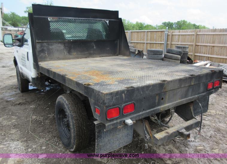 image for item K7869 2002 Ford F250 Super Duty flatbed pickup truck