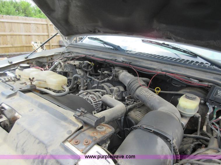 image for item K7869 2002 Ford F250 Super Duty flatbed pickup truck