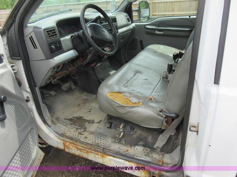 image for item K7869 2002 Ford F250 Super Duty flatbed pickup truck