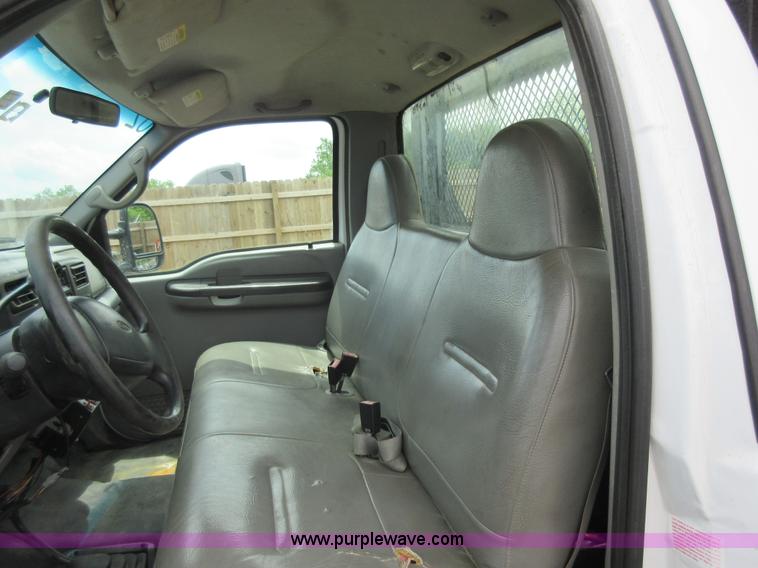 image for item K7869 2002 Ford F250 Super Duty flatbed pickup truck