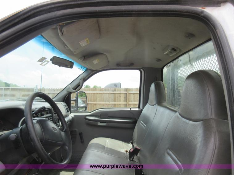 image for item K7869 2002 Ford F250 Super Duty flatbed pickup truck