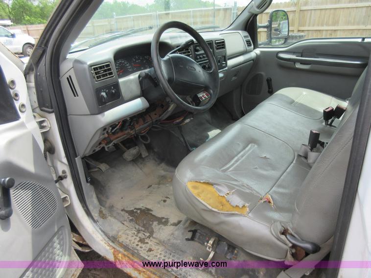 image for item K7869 2002 Ford F250 Super Duty flatbed pickup truck