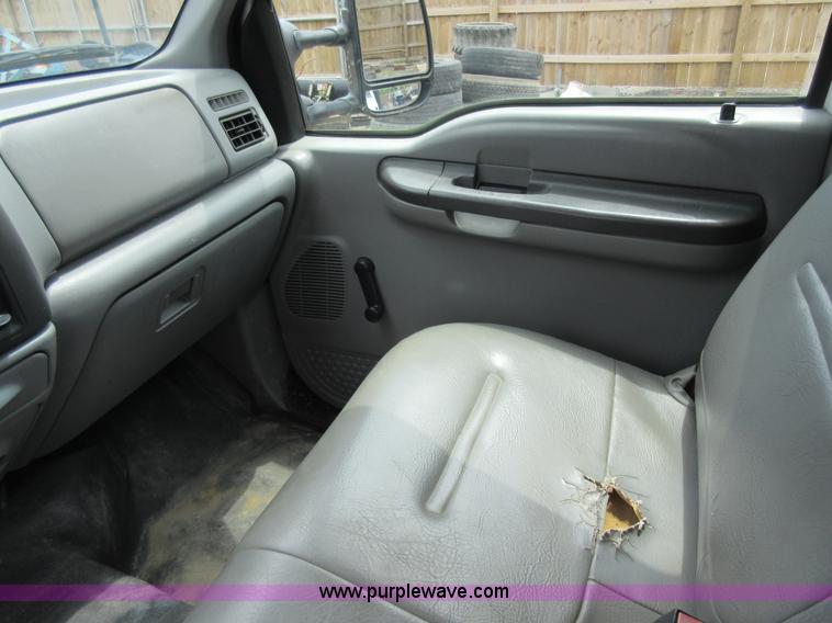 image for item K7869 2002 Ford F250 Super Duty flatbed pickup truck