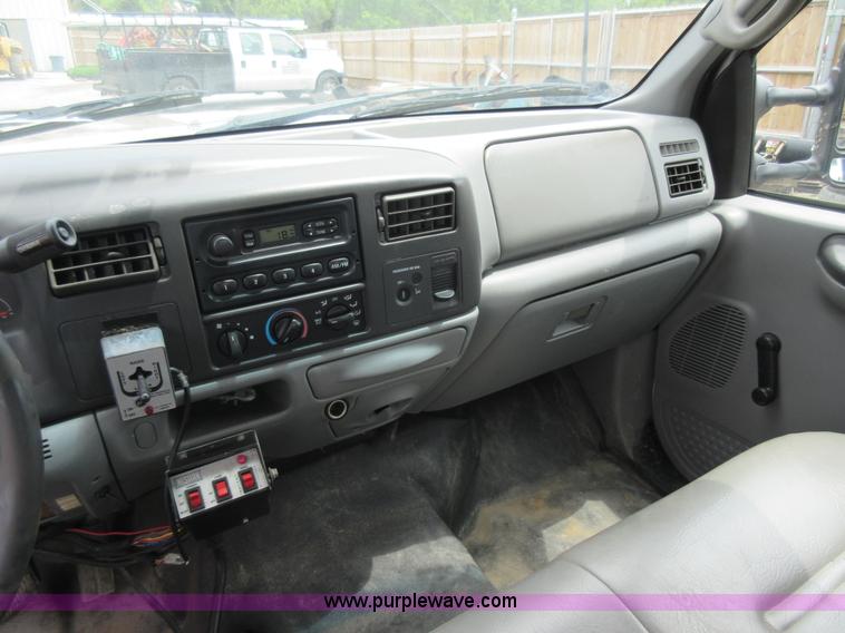 image for item K7869 2002 Ford F250 Super Duty flatbed pickup truck