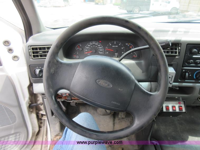 image for item K7869 2002 Ford F250 Super Duty flatbed pickup truck