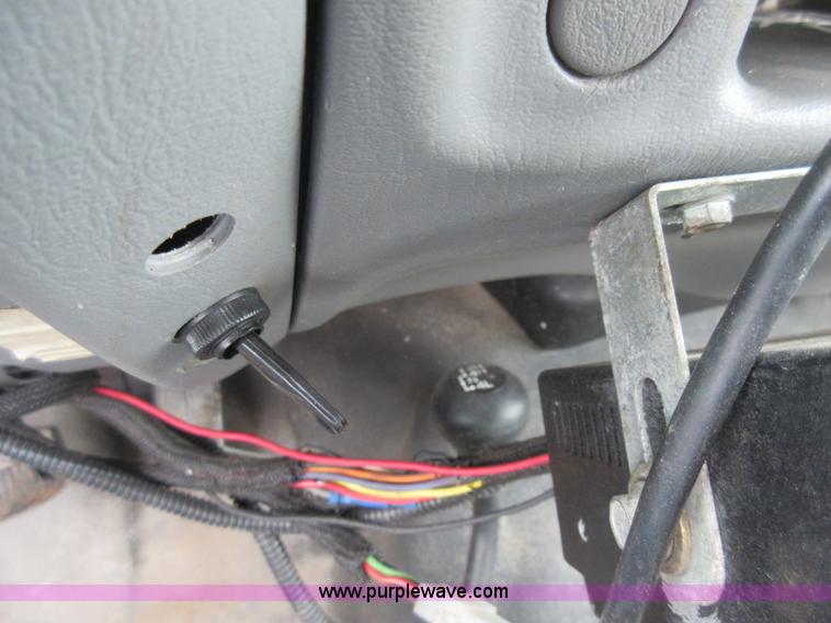 image for item K7869 2002 Ford F250 Super Duty flatbed pickup truck