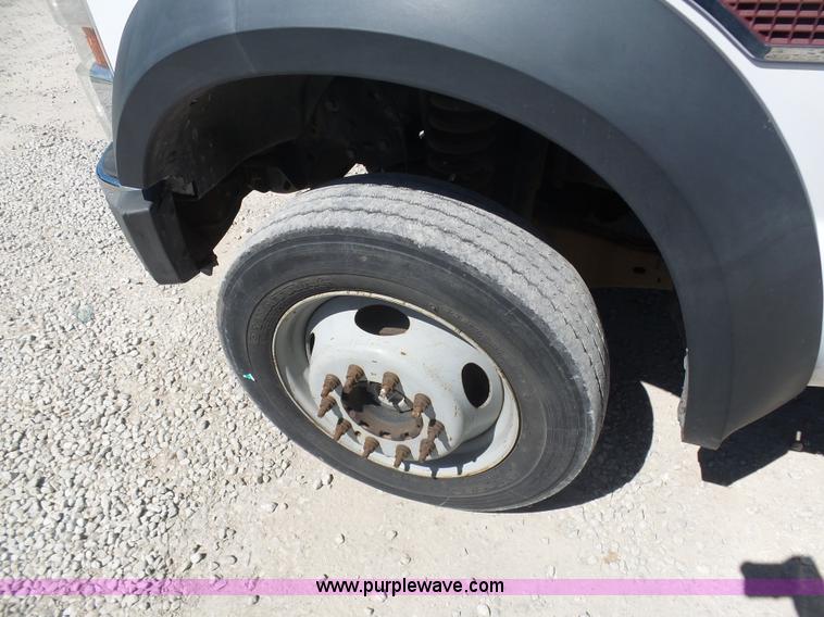 image for item K7914 2008 Ford F450 Super Duty flatbed pickup truck