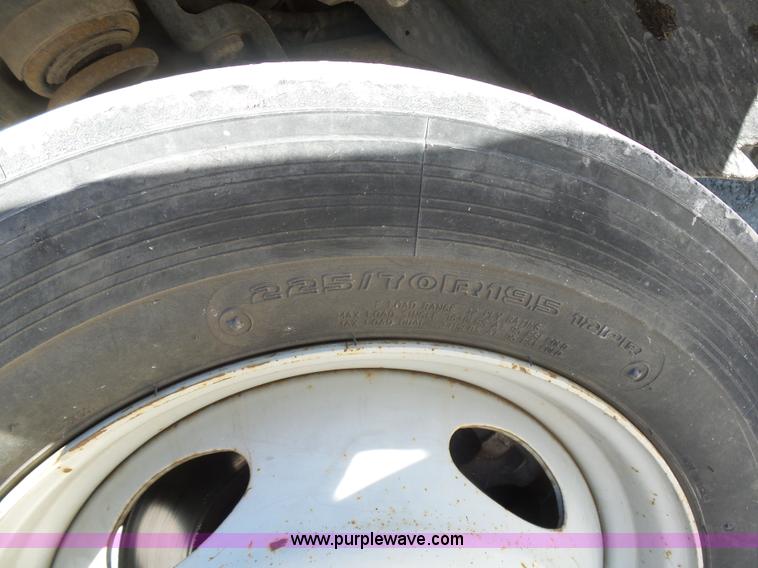 image for item K7914 2008 Ford F450 Super Duty flatbed pickup truck