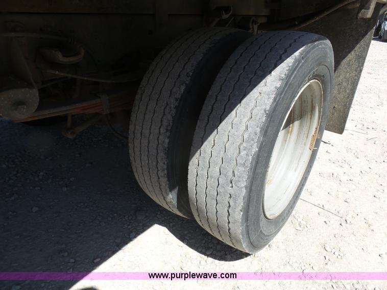 image for item K7914 2008 Ford F450 Super Duty flatbed pickup truck