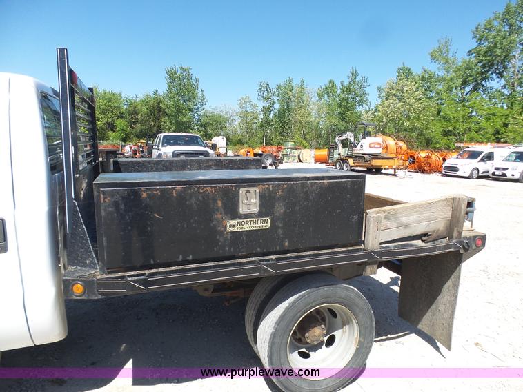 image for item K7914 2008 Ford F450 Super Duty flatbed pickup truck