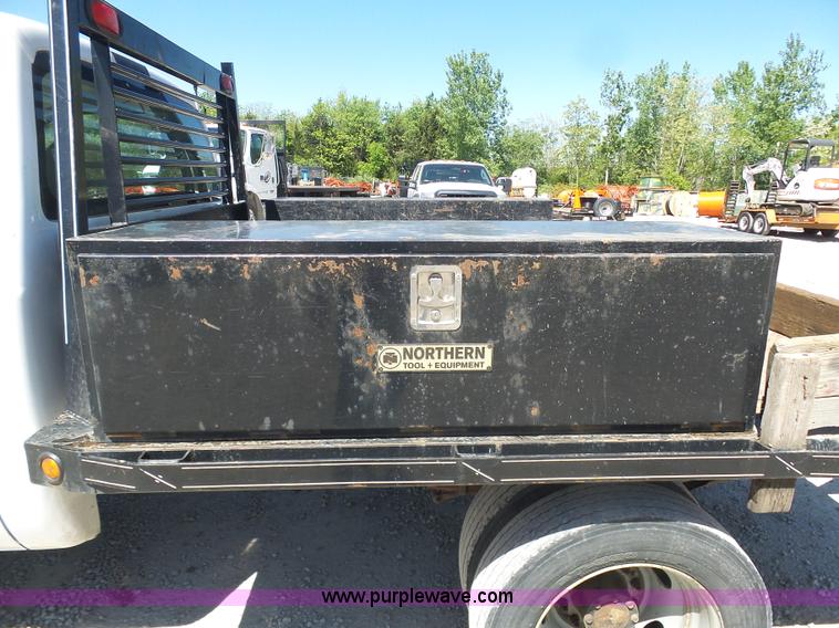 image for item K7914 2008 Ford F450 Super Duty flatbed pickup truck