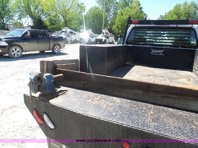 image for item K7914 2008 Ford F450 Super Duty flatbed pickup truck