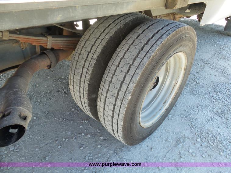 image for item K7914 2008 Ford F450 Super Duty flatbed pickup truck