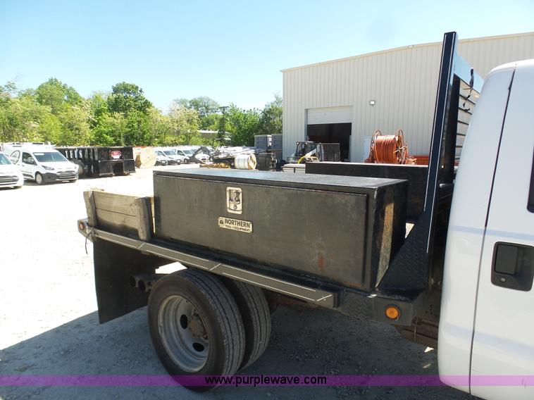 image for item K7914 2008 Ford F450 Super Duty flatbed pickup truck
