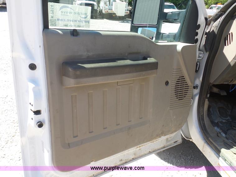 image for item K7914 2008 Ford F450 Super Duty flatbed pickup truck