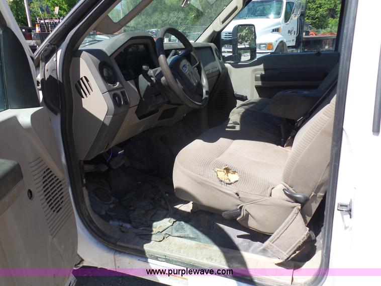 image for item K7914 2008 Ford F450 Super Duty flatbed pickup truck