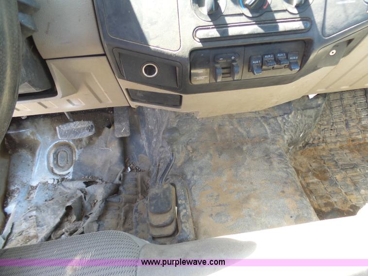 image for item K7914 2008 Ford F450 Super Duty flatbed pickup truck