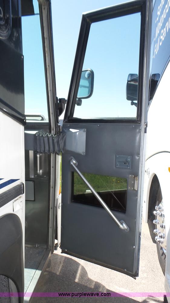 image for item K8289 1990 MCI 120-C3 coach bus